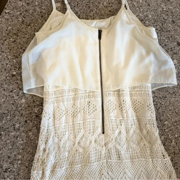 American Eagle Ivory Overlay Dress - Size 2 - Pre-Loved ⭐🤍 - Picture 3 of 13